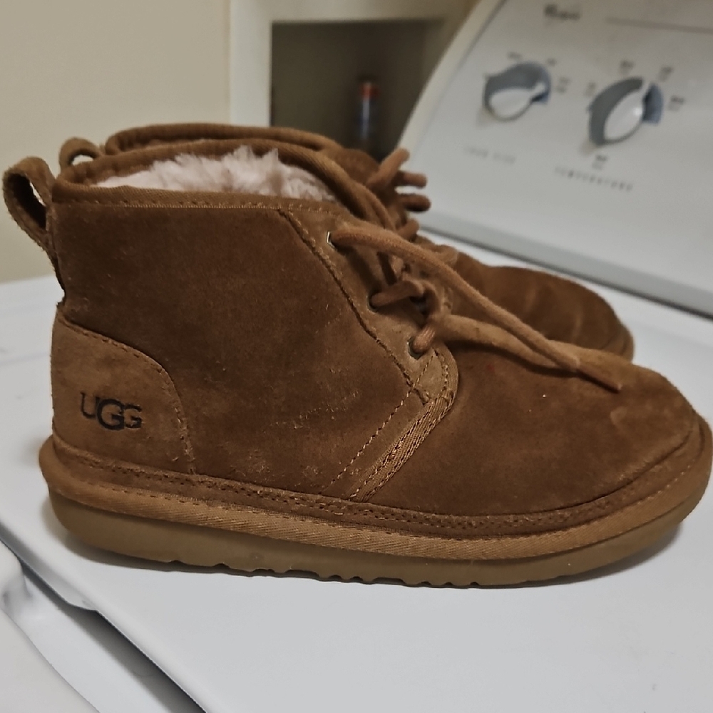 Girl UGG Neumal Boots